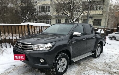 Toyota Hilux VIII, 2017 год, 4 200 000 рублей, 5 фотография