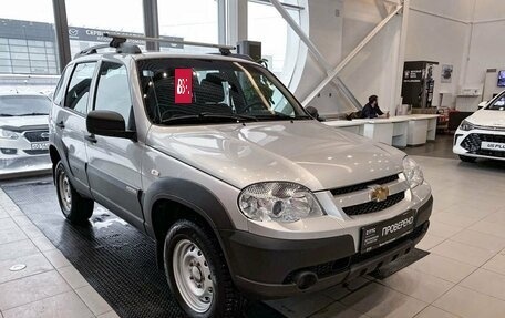 Chevrolet Niva I рестайлинг, 2017 год, 849 000 рублей, 3 фотография