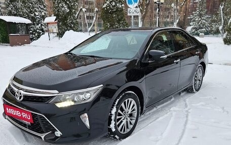 Toyota Camry, 2017 год, 2 350 000 рублей, 6 фотография