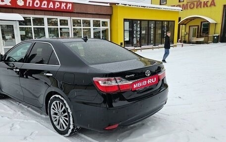 Toyota Camry, 2017 год, 2 350 000 рублей, 7 фотография