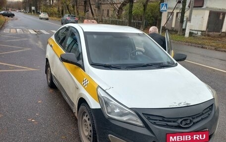 Hyundai Solaris II рестайлинг, 2015 год, 440 000 рублей, 2 фотография