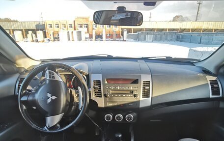 Mitsubishi Outlander III рестайлинг 3, 2007 год, 1 530 000 рублей, 14 фотография