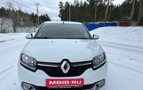 Renault Logan II, 2015 год, 950 000 рублей, 2 фотография