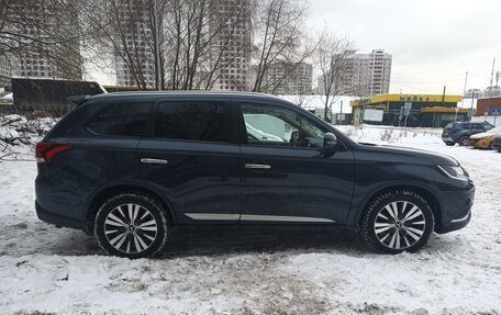 Mitsubishi Outlander III рестайлинг 3, 2019 год, 2 690 000 рублей, 6 фотография