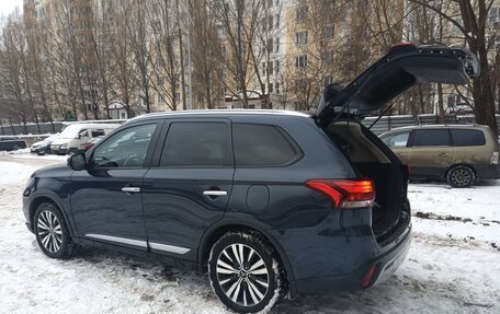 Mitsubishi Outlander III рестайлинг 3, 2019 год, 2 690 000 рублей, 9 фотография