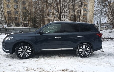 Mitsubishi Outlander III рестайлинг 3, 2019 год, 2 690 000 рублей, 4 фотография