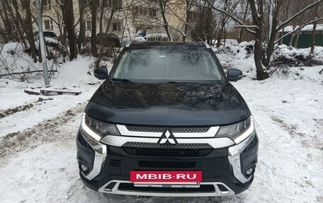 Mitsubishi Outlander III рестайлинг 3, 2019 год, 2 690 000 рублей, 2 фотография