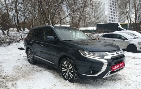 Mitsubishi Outlander III рестайлинг 3, 2019 год, 2 690 000 рублей, 5 фотография