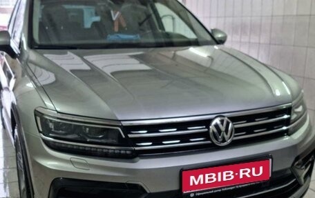 Volkswagen Tiguan II, 2019 год, 3 600 000 рублей, 1 фотография