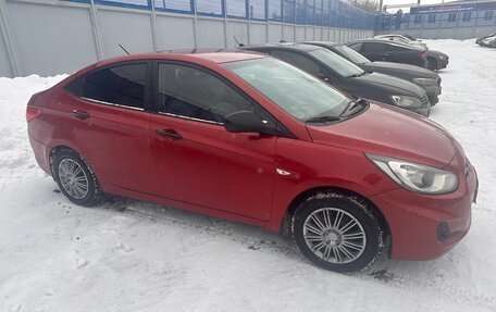 Hyundai Solaris II рестайлинг, 2011 год, 700 000 рублей, 3 фотография