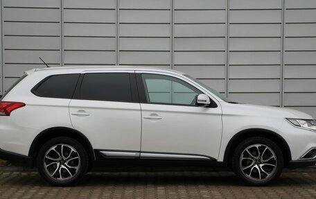 Mitsubishi Outlander III рестайлинг 3, 2015 год, 1 598 000 рублей, 4 фотография