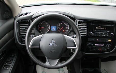 Mitsubishi Outlander III рестайлинг 3, 2015 год, 1 598 000 рублей, 9 фотография