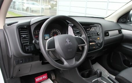 Mitsubishi Outlander III рестайлинг 3, 2015 год, 1 598 000 рублей, 8 фотография