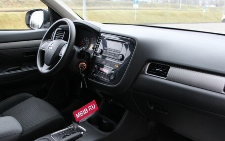 Mitsubishi Outlander III рестайлинг 3, 2015 год, 1 598 000 рублей, 7 фотография