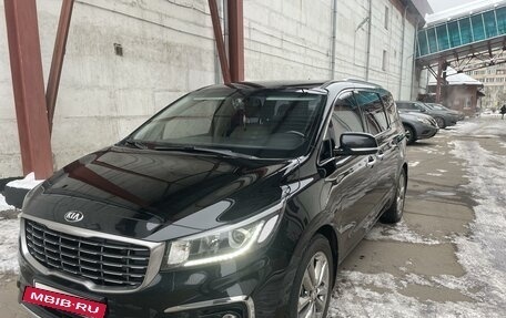 KIA Carnival III, 2018 год, 2 750 000 рублей, 2 фотография