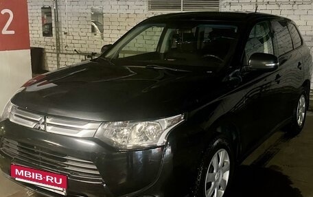 Mitsubishi Outlander III рестайлинг 3, 2014 год, 1 270 000 рублей, 2 фотография