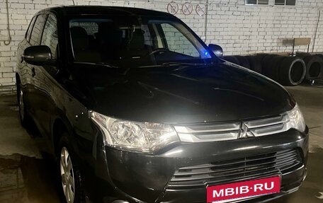 Mitsubishi Outlander III рестайлинг 3, 2014 год, 1 270 000 рублей, 3 фотография