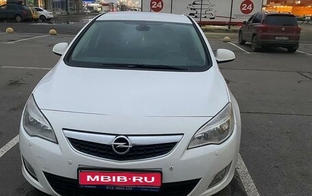 Opel Astra J, 2011 год, 630 000 рублей, 1 фотография