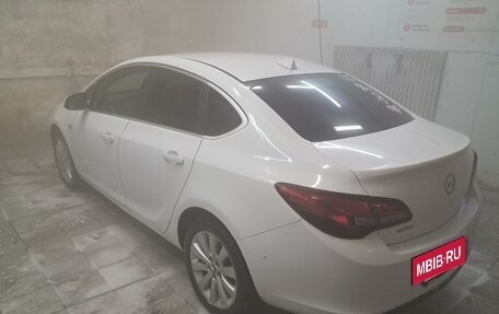 Opel Astra J, 2014 год, 900 000 рублей, 4 фотография