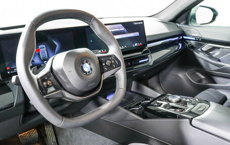 BMW 5 серия, 2023 год, 9 600 000 рублей, 14 фотография