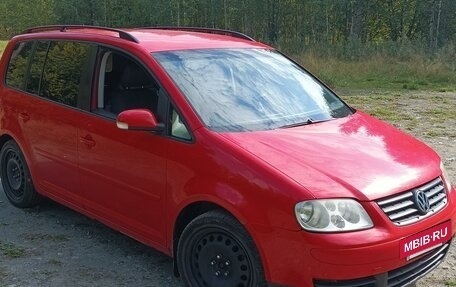 Volkswagen Touran III, 2004 год, 700 000 рублей, 2 фотография