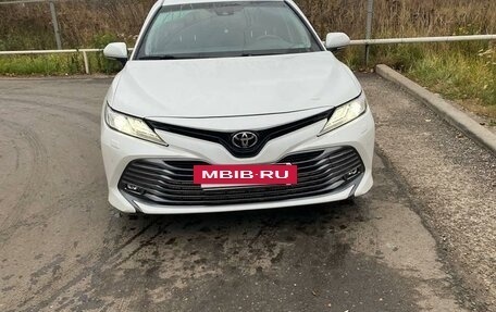 Toyota Camry, 2019 год, 2 850 000 рублей, 2 фотография