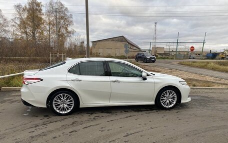 Toyota Camry, 2019 год, 2 850 000 рублей, 10 фотография