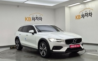 Volvo V60 Cross Country II, 2021 год, 4 300 000 рублей, 1 фотография