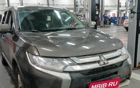 Mitsubishi Outlander III рестайлинг 3, 2018 год, 1 400 000 рублей, 2 фотография