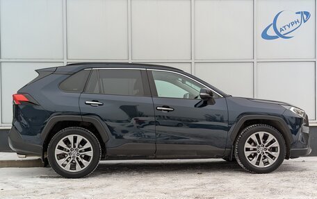 Toyota RAV4, 2020 год, 3 499 000 рублей, 3 фотография