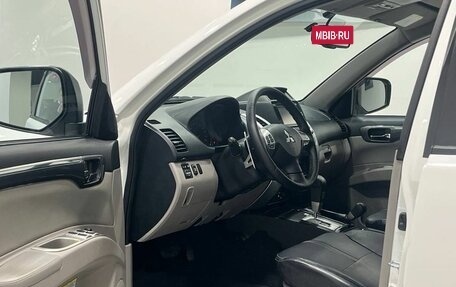 Mitsubishi Pajero Sport II рестайлинг, 2015 год, 2 499 900 рублей, 9 фотография