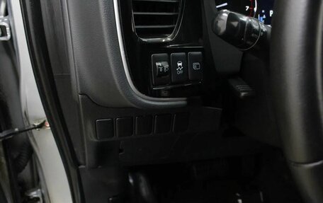 Mitsubishi Outlander III рестайлинг 3, 2013 год, 1 099 000 рублей, 13 фотография