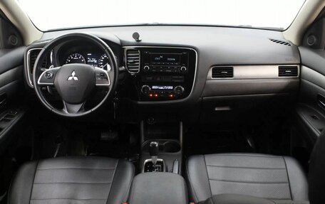 Mitsubishi Outlander III рестайлинг 3, 2013 год, 1 099 000 рублей, 18 фотография