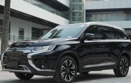 Mitsubishi Outlander III рестайлинг 3, 2021 год, 2 155 000 рублей, 1 фотография