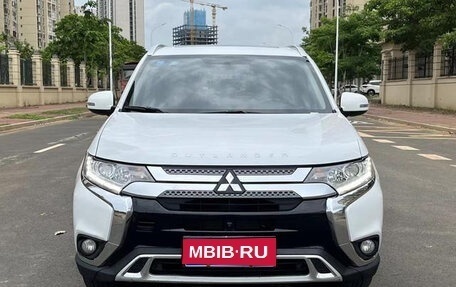 Mitsubishi Outlander III рестайлинг 3, 2020 год, 2 180 000 рублей, 1 фотография