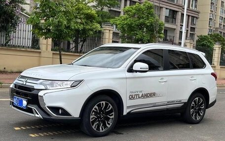 Mitsubishi Outlander III рестайлинг 3, 2020 год, 2 180 000 рублей, 2 фотография