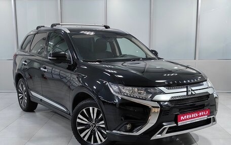 Mitsubishi Outlander III рестайлинг 3, 2019 год, 2 155 000 рублей, 1 фотография