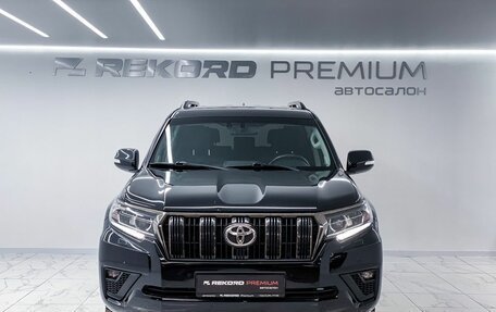 Toyota Land Cruiser Prado 150 рестайлинг 2, 2021 год, 5 800 000 рублей, 4 фотография