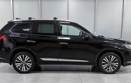 Mitsubishi Outlander III рестайлинг 3, 2019 год, 2 155 000 рублей, 5 фотография