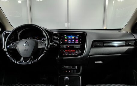 Mitsubishi Outlander III рестайлинг 3, 2019 год, 2 155 000 рублей, 6 фотография