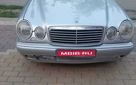 Mercedes-Benz E-Класс, 1997 год, 400 000 рублей, 1 фотография