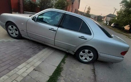 Mercedes-Benz E-Класс, 1997 год, 400 000 рублей, 2 фотография