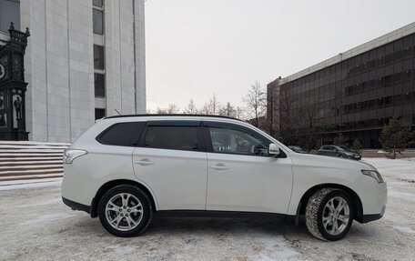 Mitsubishi Outlander III рестайлинг 3, 2013 год, 1 670 000 рублей, 10 фотография