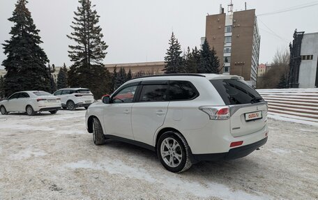 Mitsubishi Outlander III рестайлинг 3, 2013 год, 1 670 000 рублей, 7 фотография