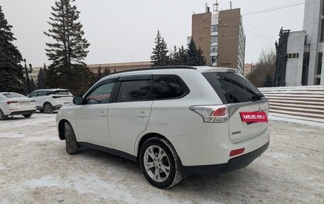 Mitsubishi Outlander III рестайлинг 3, 2013 год, 1 670 000 рублей, 8 фотография