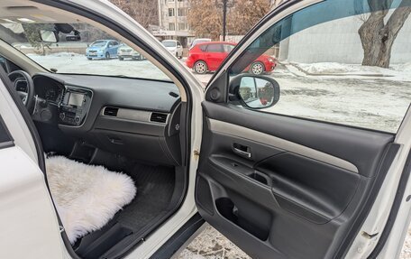 Mitsubishi Outlander III рестайлинг 3, 2013 год, 1 670 000 рублей, 16 фотография