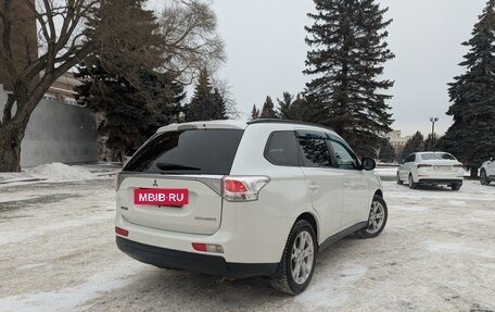 Mitsubishi Outlander III рестайлинг 3, 2013 год, 1 670 000 рублей, 9 фотография