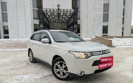 Mitsubishi Outlander III рестайлинг 3, 2013 год, 1 670 000 рублей, 3 фотография