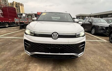 Volkswagen Tiguan, 2024 год, 6 490 000 рублей, 2 фотография