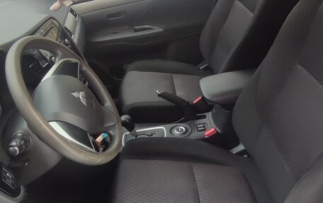 Mitsubishi Outlander III рестайлинг 3, 2014 год, 1 570 000 рублей, 5 фотография